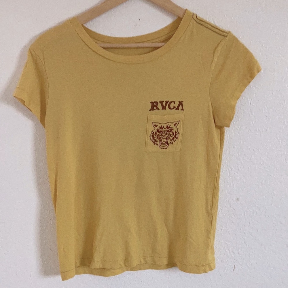 SOLD⭐️RVCA Tee